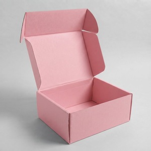 Cajas de Correo Negras Mate al por Mayor, Cajas de Embalaje de Lujo Personalizadas, Cajas de Envío Plegables de Cartón Corrugado con Logotipo en Lámina Plateada - Product Image 1