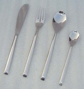 Ensemble de couverts traditionnels en acier inoxydable poli miroir, 4 pièces, passe au lave-vaisselle - Product Image 1