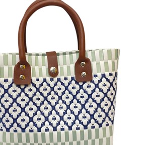 Sac et sac à main en plastique tissé fait main, design personnalisé, avec des lanières en cuir marron, motif géométrique, sac de plage d'été - Product Image 4