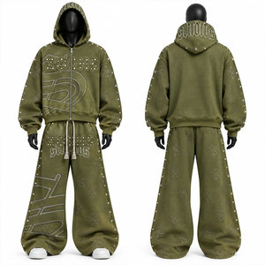 Conjunto Deportivo Vintage de Moda en Verde Oliva con Capucha, Sudadera y Pantalones Holgados con Cremallera Completa y Estampado de Letras - Product Image 1