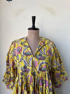 Elegante Vestido Midi Boho Amarillo con Estampado Floral, Hecho a Mano en Algodón, con Cuello de Lazo y Estampado Étnico, Vestido Casual - Product Image 1