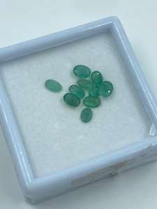 Esmeralda Zambiana Verde Natural de la Mejor Calidad, Corte Ovalado, 4.15 Quilates, 4x6MM, Colgante al por Mayor - Product Image 3