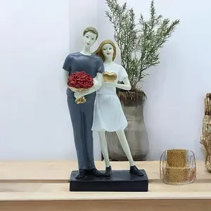 Estatua moderna de pareja con ramo de rosas y corazón, figurita romántica de pareja para aniversario, regalo al por mayor para propuesta de compromiso - Product Image 1