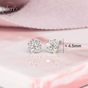 [Sheri Jewels] Pendientes de tuerca clásicos de oro blanco macizo de 18 quilates con diamantes naturales de talla brillante, color F-G, SI1-2, estilo flor para mujer - Product Image 2