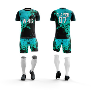 Tenues de football personnalisées à prix abordable, écologiques, de haute qualité, 100% polyester, respirantes et à séchage rapide - Product Image 1