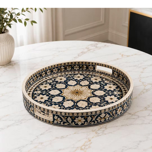 Plateau rond en os incrusté d'un motif floral mandala étoilé complexe noir, doré et ivoire, disponible à prix de gros. - Product Image 1