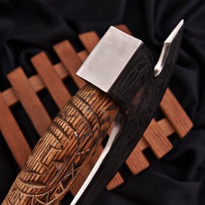 Hacha para Pizza Hecha a Mano, Ecológica, Ambidiestra, de Acero al Carbono, con Mango de Madera Grabado, Hoja Extra Afilada, Apta para Lavavajillas - Product Image 2