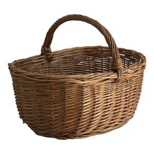 Cesta de ratán de lujo hecha a mano con un diseño tejido intrincado, acabado elegante y almacenamiento práctico para uso en el hogar y la oficina. - Product Image 4