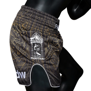 Shorts de Muay Thai pour hommes Fairtex, noir et or, imprimé floral, séchage rapide, polyester, vêtements d'entraînement pour arts martiaux mixtes, coupe régulière, short thaïlandais - Product Image 6