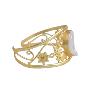 Bracelet en laiton plaqué or 24 carats et rhodium avec perle d'eau douce baroque, motif feuille et design constellation serti clos, classique pour anniversaire - Product Image 3