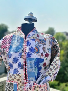 Blouson Bomber Matelassé Réversible Écologique Respirant avec Capuche et Col Amovible Imprimé Animal 100% Coton – Vente en Gros - Product Image 2