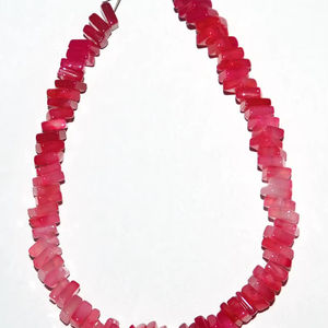 ลูกปัดหินแคลเซโดนีสีชมพูร้อนทรงสี่เหลี่ยมเรียบ สำหรับทำเครื่องประดับ ขายส่ง - Product Image 1