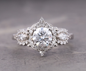 Bague de fiançailles en diamant de laboratoire couleur fantaisie, or massif 14 carats, sertissage clos, diamant marron taille coussin cultivé en laboratoire IGI, gravé à la main, unique - Product Image 1