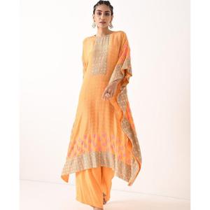 Ensemble Kaftan Sorbet Orange Brodé Main Entièrement Orné de Paillettes Géométriques Intéressantes sur le Devant et le Dos, Pantalon Large en Crêpe et Sous-vêtement en Coton - Product Image 4