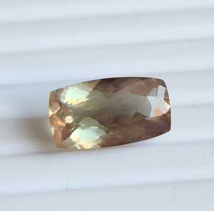 Piedra preciosa suelta de Sunstone natural de Oregón, tallada en forma de cojín, color verde champagne, para la elaboración de joyas. - Product Image 4