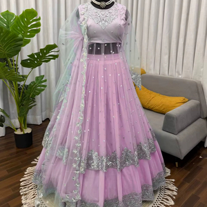 ชุดเลเฮนกาผ้าฟูโกร์เจ็ตต์สำหรับงานต้อนรับ พร้อมชุดเดรสและผ้าคลุมไหล่สำหรับผู้หญิง - Product Image 1