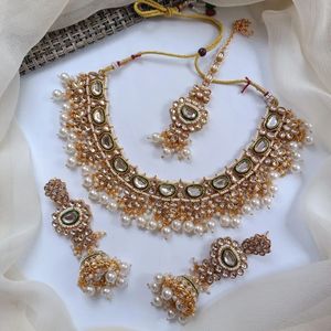 Conjunto de Collar y Pendientes de Oro de 18K con Incrustaciones de Kundan Estilo Indo Occidental, Joyería de Lujo para Novias, Compromisos y Bodas - Product Image 5
