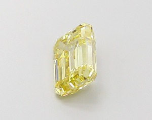 Fournisseur B2B de diamants fantaisie jaune émeraude, taille émeraude 1,04 ct, clarté VS1, polissage excellent, diamant cultivé en laboratoire pour bijoux. - Product Image 3