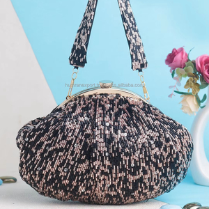 Sacs cadeaux élégants en soie brute perlée, nouveau design, avec rabat miroir perlé et fermeture à cordon, pour femmes, idéal pour les fêtes - Product Image 1