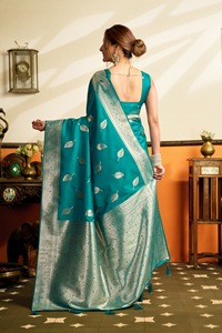 Choli de mariage indien traditionnel en soie turquoise avec broderie Zari et col carré pour femmes - Product Image 4