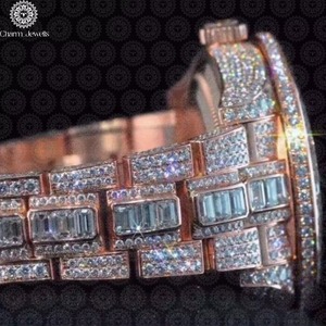 Montre en diamant moissanite de qualité supérieure haut de gamme avec moissanite VVS brillante, cadeau de luxe pour les occasions spéciales, en vente - Product Image 4
