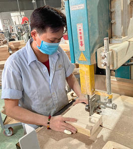 ราวจับบันไดไม้เมเปิลแข็งคุณภาพสูง ดีไซน์หรูหรา พร้อมยางกันลื่น สำหรับบันไดภายในและภายนอกอาคาร - Product Image 6