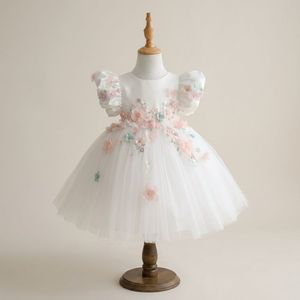 Vestido de Princesa Majestic para Niñas, Diseño de Mariposa y Flores en Color Rosa Satinado, Mangas Abullonadas hasta la Rodilla, Hecho a Mano con Tul Floral 3D - Product Image 1