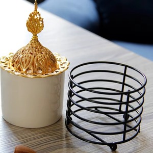 Brûleur d'encens en laiton doré avec couvercle en dôme orné, support décoratif d'aromathérapie, utilisation toute saison - Product Image 4