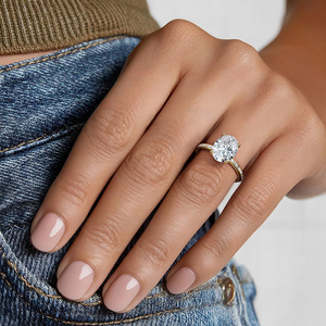 Bague solitaire à quatre griffes sertie de diamants baguette - Product Image 4