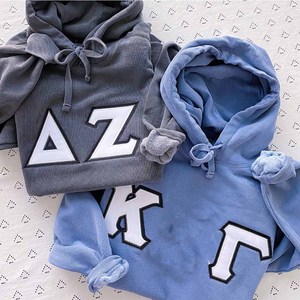 เสื้อฮู้ดดี้พรีเมียมสำหรับผู้หญิง รุ่นเชนิลล์ เดลต้า |   เสื้อฮู้ดผ้าฝ้ายยูนิเซ็กซ์ลายปักแกมมาสำหรับชมรมนักศึกษากรีก - Product Image 2