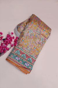 Tela Jacquard Crepé Natural Amarillo Mostaza con Estampado Étnico y Posiciones de Paisajes, Borde de Elefantes, Suave, Transpirable, Mediana, para Niñas - Product Image 6