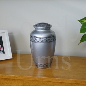 Urne funéraire pour adulte, taille moyenne, pour cendres, souvenir, design élégant et apaisant, pour une sérénité discrète. - Product Image 4