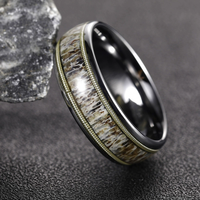 Cincin Tungsten dengan Inlay Tanduk Rusa dan Senar Gitar, Cincin Kawin Pria yang Dipoles, Cincin Ulang Tahun untuk Pecinta Berburu dan Aktivitas Luar Ruangan