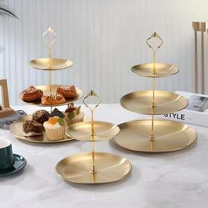 Soporte de servir de latón de estilo antiguo de 3 niveles para pasteles, aperitivos y presentación decorativa de mesa para el hogar, hotel, restaurante. - Product Image 1