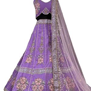 Dernier créateur Séquence de fil de soie lourde Travail Lehenga Choli par Fab Zone Vêtements indiens et pakistanais - Product Image 1
