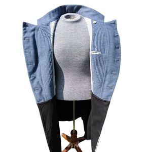 La reconstitución de este uniforme es una reproducción del frac de oficial, con tela de cadete, detalles en blanco y botones de la época de la Guerra Civil. - Product Image 4