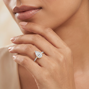 Anillo de Moissanita Aurora en Forma de Lágrima con Centro en Forma de Pera y Banda Pavé Brillante, Chapado en Oro, para Fiesta - Product Image 1