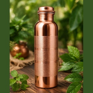 Botella de Agua de Cobre de Lujo, Hecha a Mano, con Acabado de Cobre Texturizado y Pulido, Forma Cilíndrica con Tapa de Rosca - Product Image 1