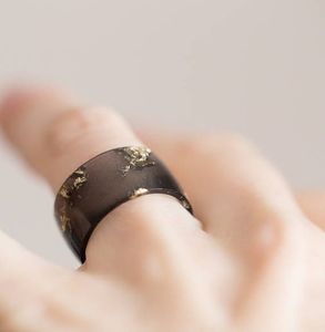 Bague en résine faite à la main pour femmes, bague statement en résine colorée unique, accessoire de bijouterie tendance pour les fêtes, tenue décontractée - Product Image 1