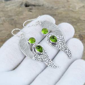 ต่างหูพลอยเพอริดอทสีเขียว เงินแท้ 925 ทำมือ สไตล์โบราณ แบบห้อย ชุบทอง เหมาะสำหรับงานปาร์ตี้ ของขวัญวันครบรอบ - Product Image 1