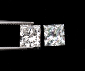 OM GEMS - Par de Diamantes Cultivados en Laboratorio HPHT CVD de Corte Princesa, Forma Cuadrada, Corte Excelente, 1.25 Ct, E,F VVS-VS, para Colgante - Product Image 2