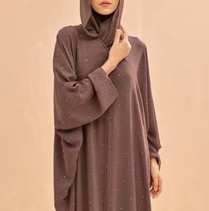 Abaya Tradicional Islámica Negra para Mujer, Estilo Saudí, de Poliéster Transpirable, Largo hasta el Tobillo, para Primavera, Venta al Por Mayor en Dubái - Product Image 1