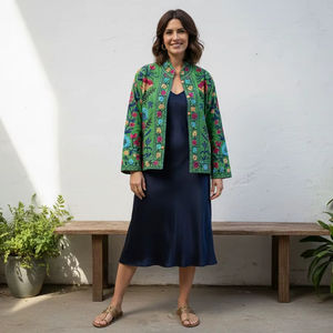 Chaqueta Bomber de Terciopelo Bordada a Mano con Diseño Suzani, Estilo Étnico Bohemio, Reversible, Ecológica, 100% Hecha a Mano, Ideal para Festivales de Invierno - Product Image 1