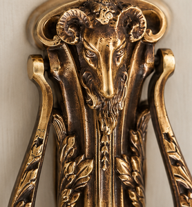 Barocker Ramenkopf-Türklopfer in Dunkelbronze-Goldton mit Verziertem Schnitzwerk und Aufwendiger Dekorativer Rückplatte für Große Eingänge - Product Image 4
