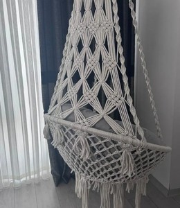 Silla Colgante de Macramé Hecha a Mano con Cojines de Felpa Gris Claro - Product Image 4