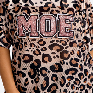 Maglia Oversize da Football Americano con Stampa Leopardata per Donna, Traspirante, Manica Corta, Moda Streetwear, Logo Personalizzato OEM, Vendita all'Ingrosso - Product Image 4
