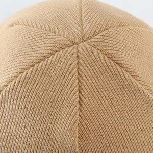 Bonnet en tricot streetwear personnalisé à faible MOQ avec tricot gaufré et patch tissé pour les marques streetwear américaines, collection automne. - Product Image 6