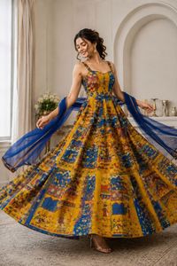 Vestido de organza de seda con estampado digital de diseñador, acolchado, con conjunto de dupatta con encaje de georgette. - Product Image 2
