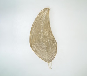 Fabricant de plateaux de service en fer structuré de feuilles de ficus artisanales occidentales minimalistes de qualité grossiste - Product Image 4