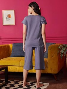 Ensemble haut imprimé en coton et pantalon capri basique, vêtements de détente doux, confortables et respirants pour femmes - Product Image 3